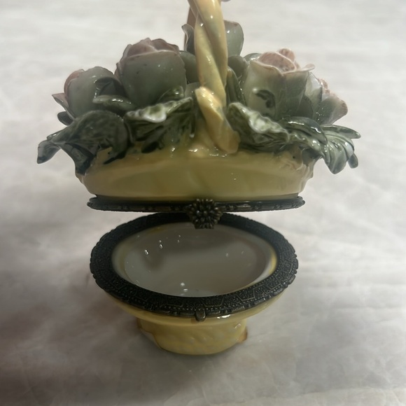 Vintage Miniature Basket Trinket Box Ks Collection Roses Porcelain - Picture 7 of 9